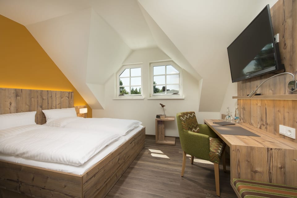 Standard Double Room, 1 Queen Bed | Hypo-allergenic bedding available, desk, blackout drapes, WiFi (free)