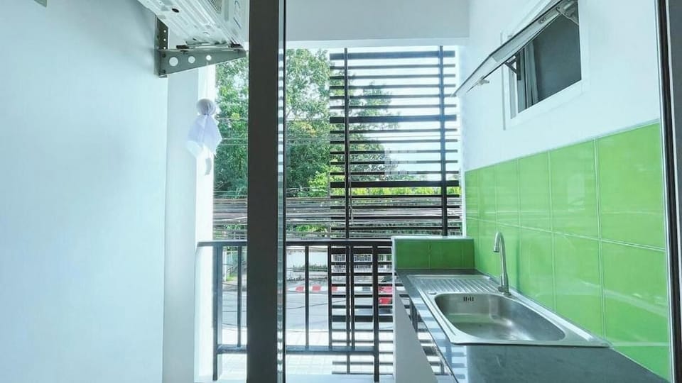 Studio, Balcony, City View | Interior