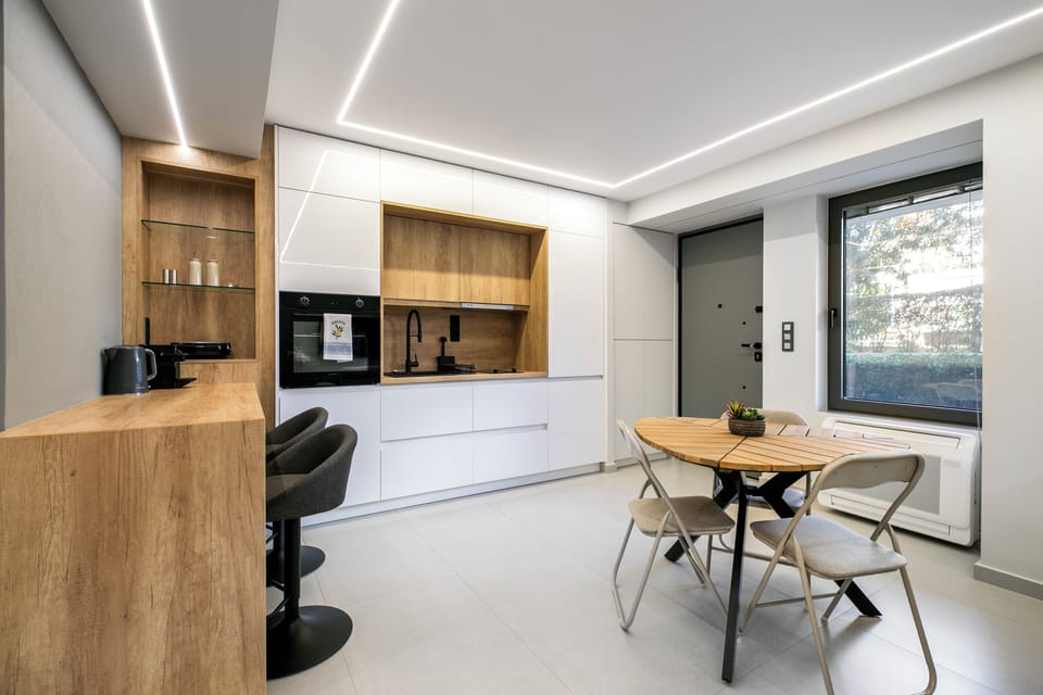 Deluxe Studio, 1 Double Bed with Sofa bed, Kitchen, City View | In-room dining