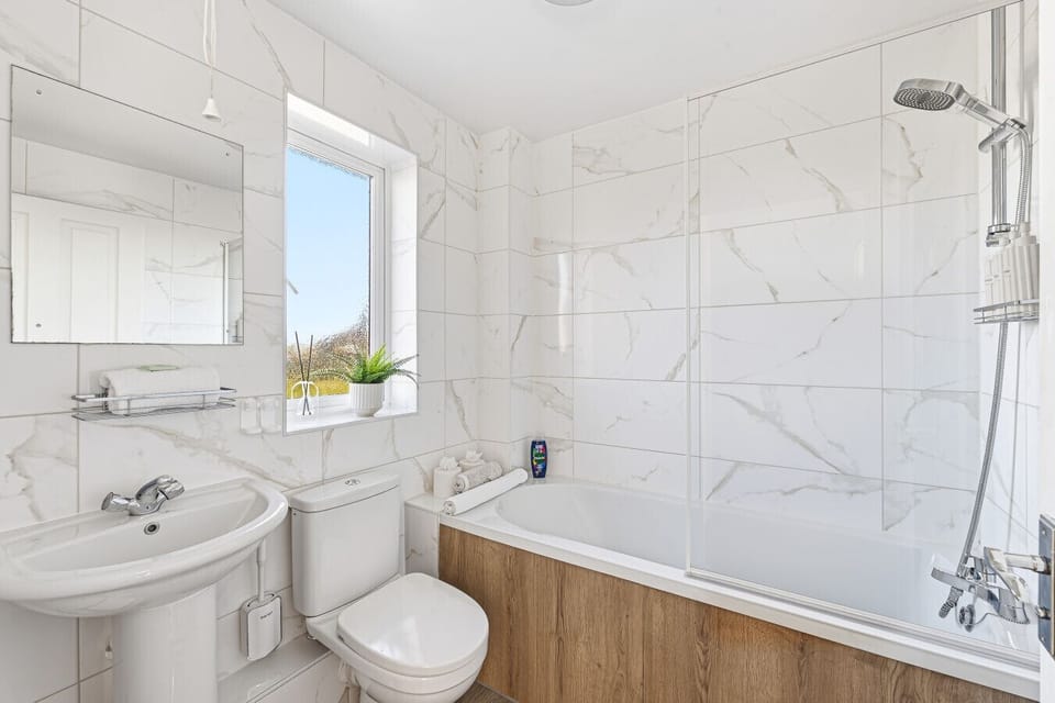 Bathroom with complimentary toiletries provided