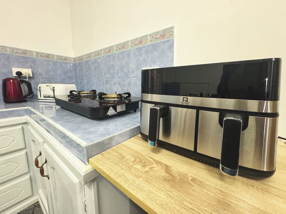 Airfryer, Microwave, stove, kettle, coffee maker, cooking utensils, dinnerware