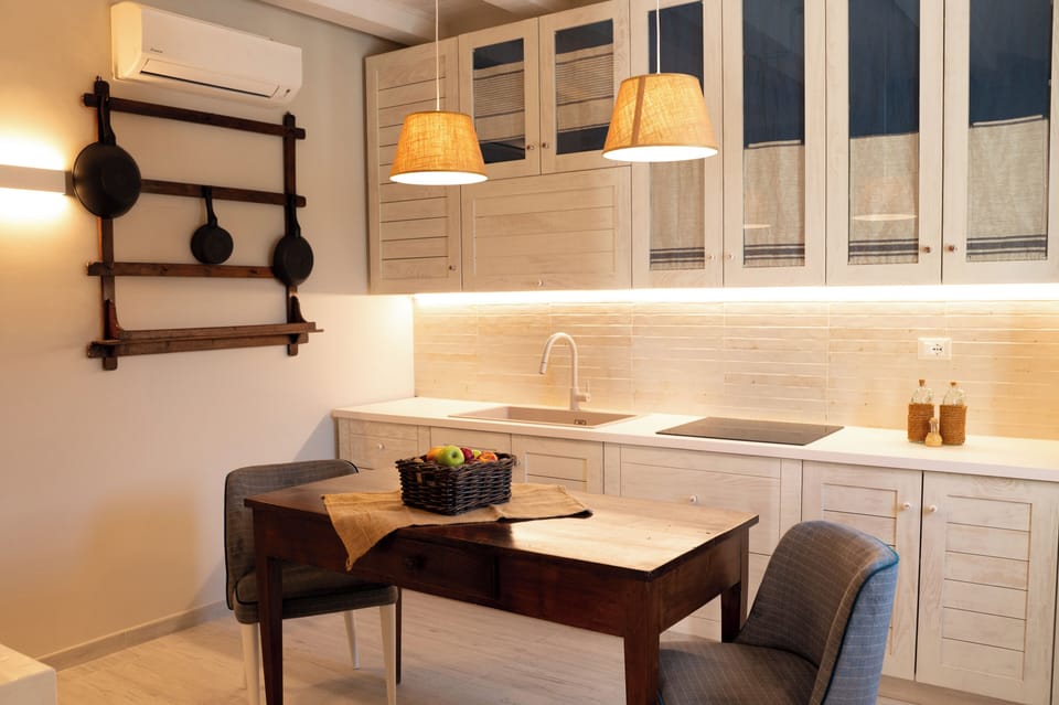 Traditional Apartment, Mountain View | Private kitchen | Fridge, microwave, oven, espresso maker