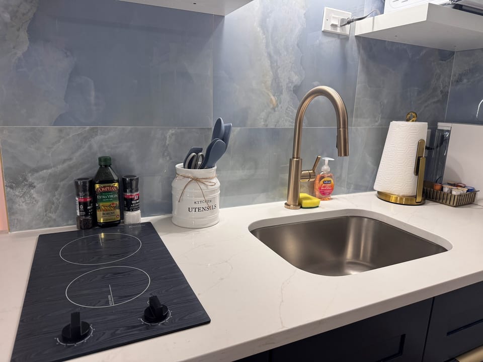 very easy 2 burner stove top for those breakfast in bed mornings.