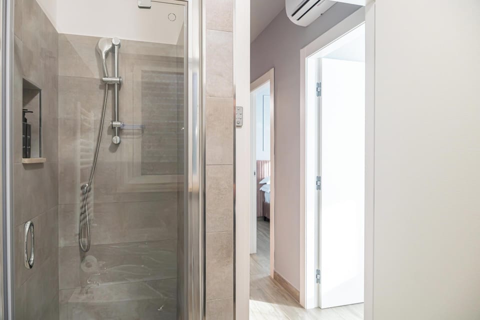 Deluxe Apartment, Balcony, Garden View | Bathroom | Shower, hair dryer, bidet, heated floors
