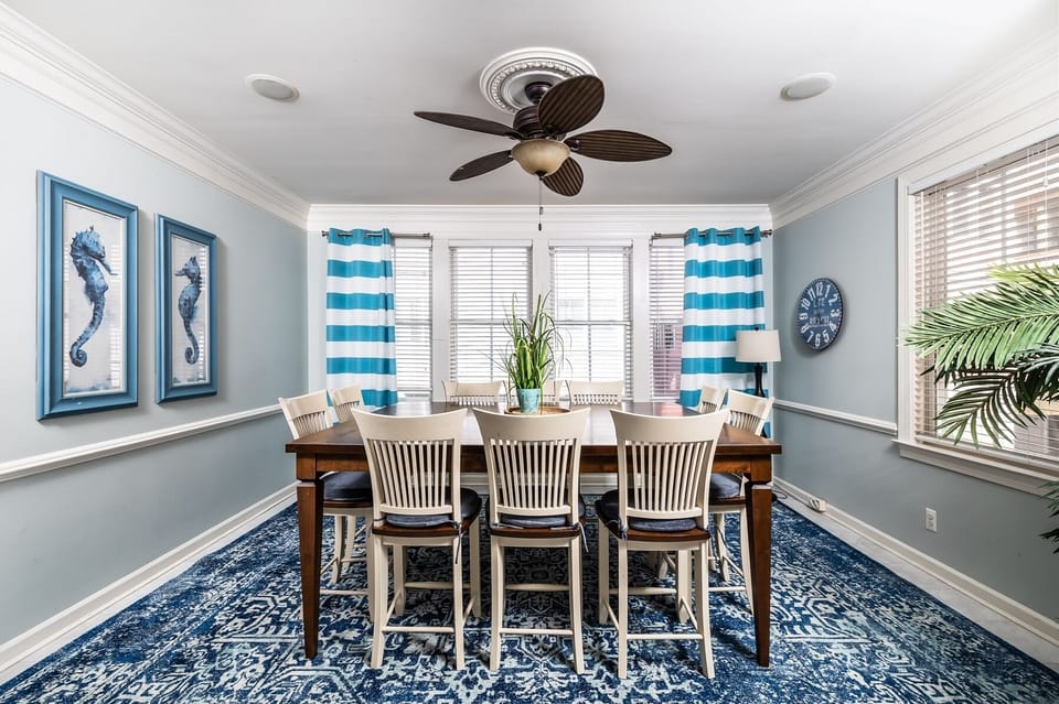 Sunset Island 5 Beachside Mews Dining Area