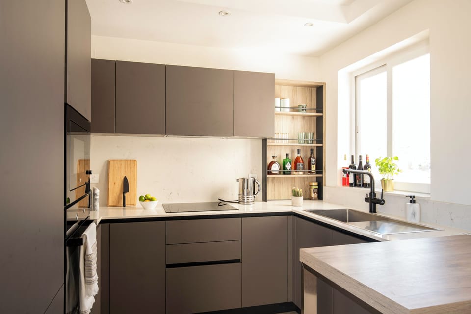 Apartment, City View | Private kitchen | Electric kettle, toaster