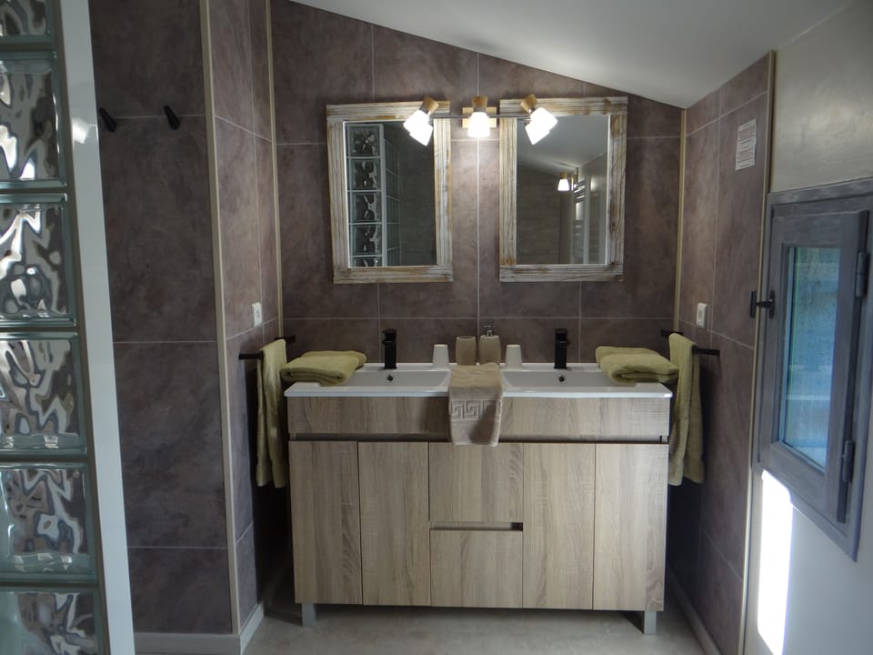 Comfort Double or Twin Room, Garden View | Bathroom | Shower, hair dryer, towels, soap