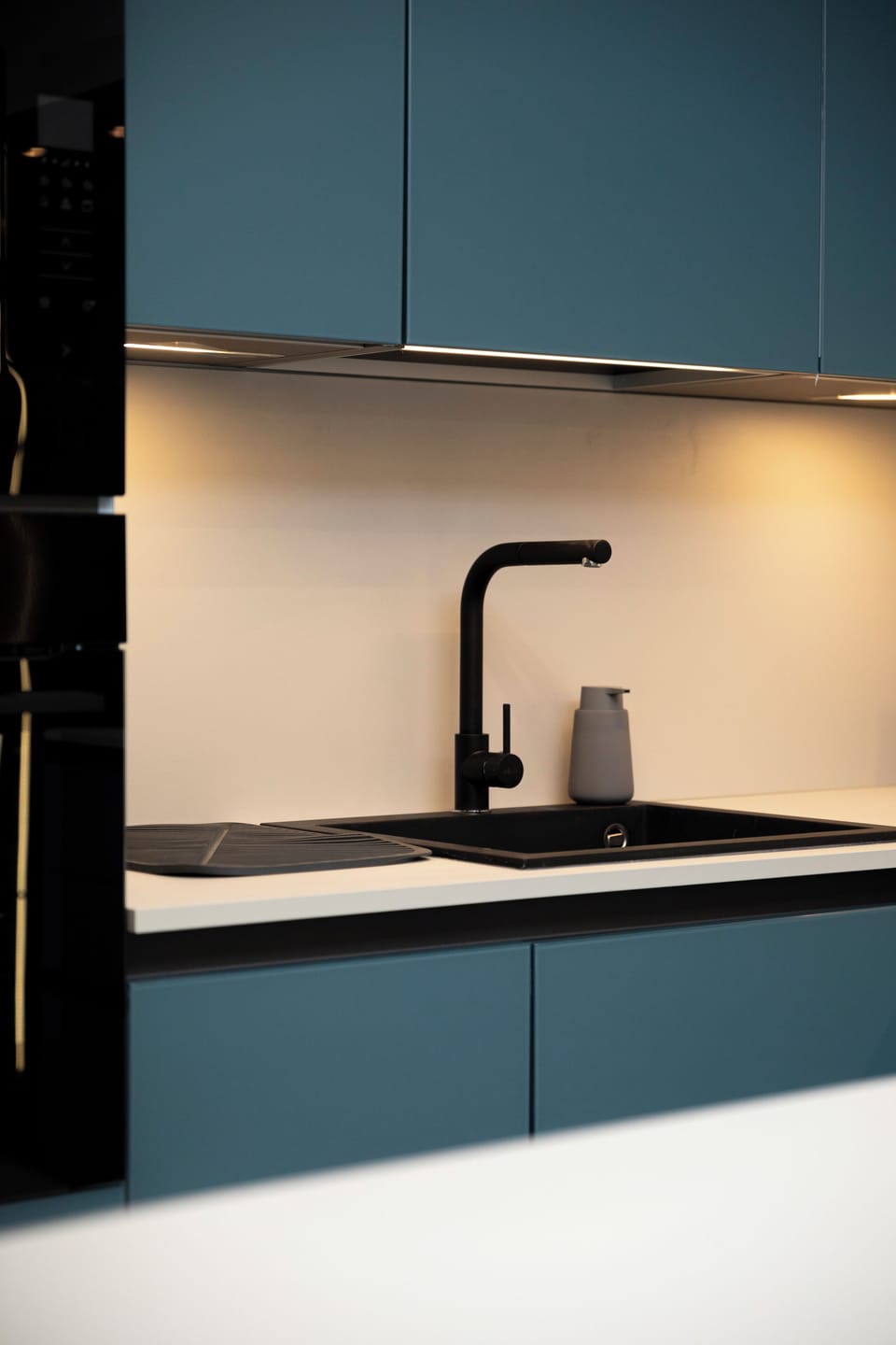 Apartment, City View | Private kitchen