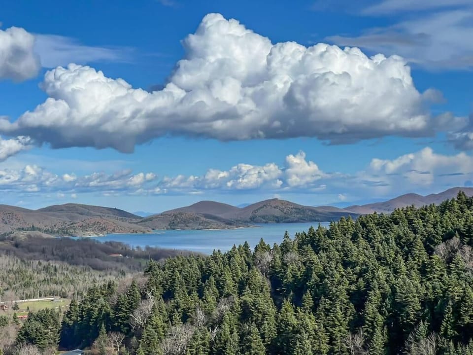Breathtaking Mountain and LakeViews Under Open Skies