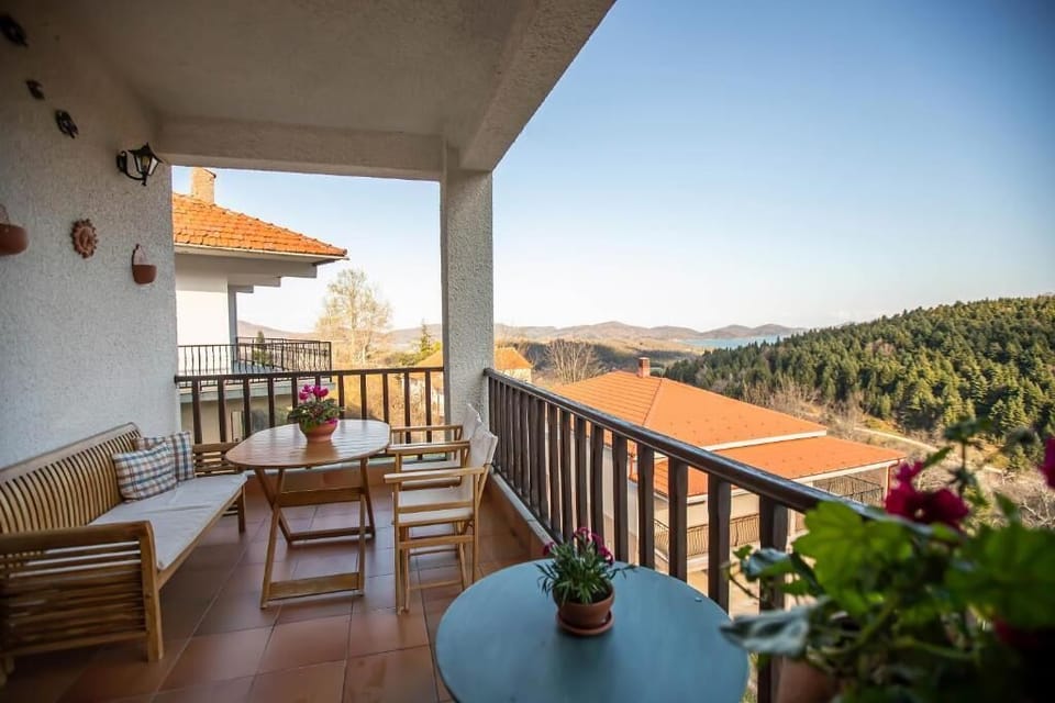 Panoramic Balcony Overlooking the Valley and Mountains