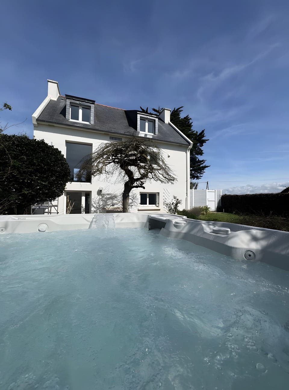 Outdoor spa tub