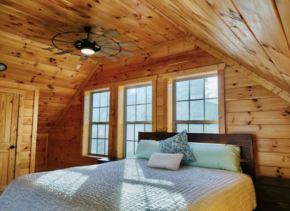 Comfort and simplicity done right in the king loft