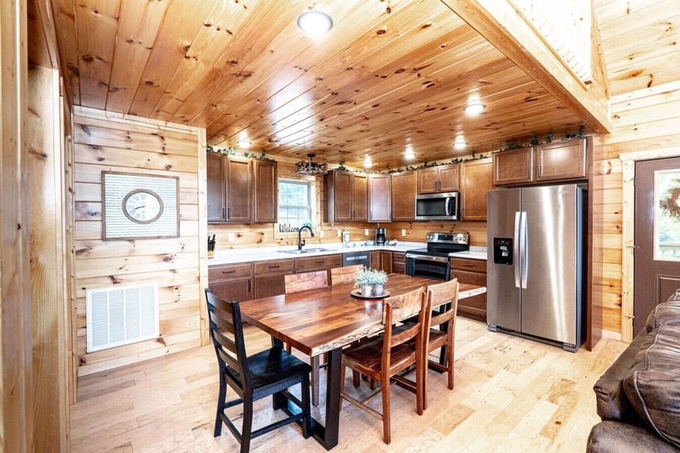Seating and dining for 6