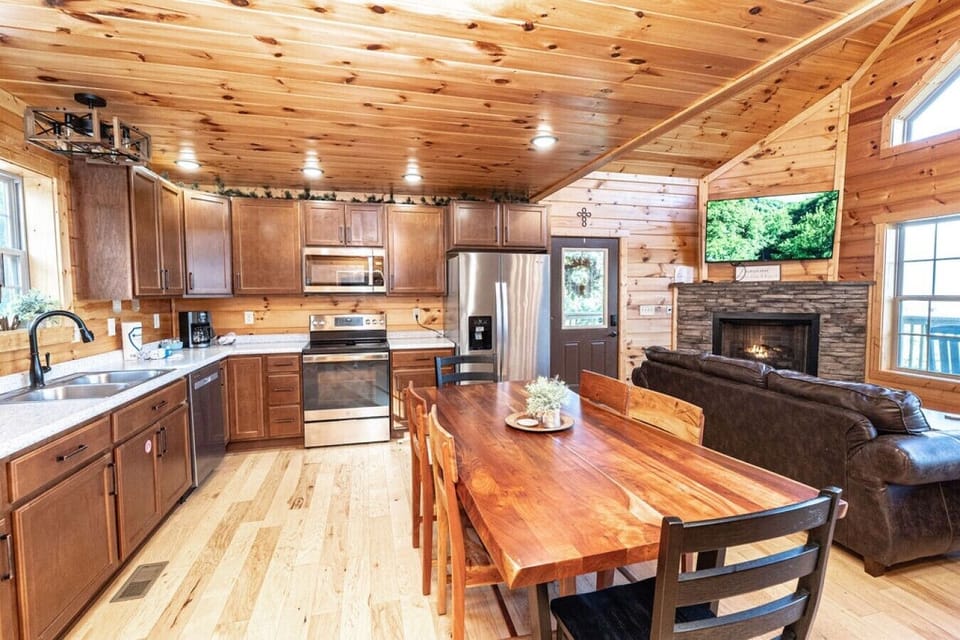 Fully stocked kitchen with complimentary cofee