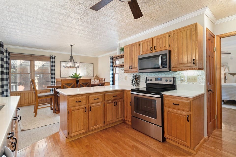 All of the conveniences are here from appliances to cookware to utensils