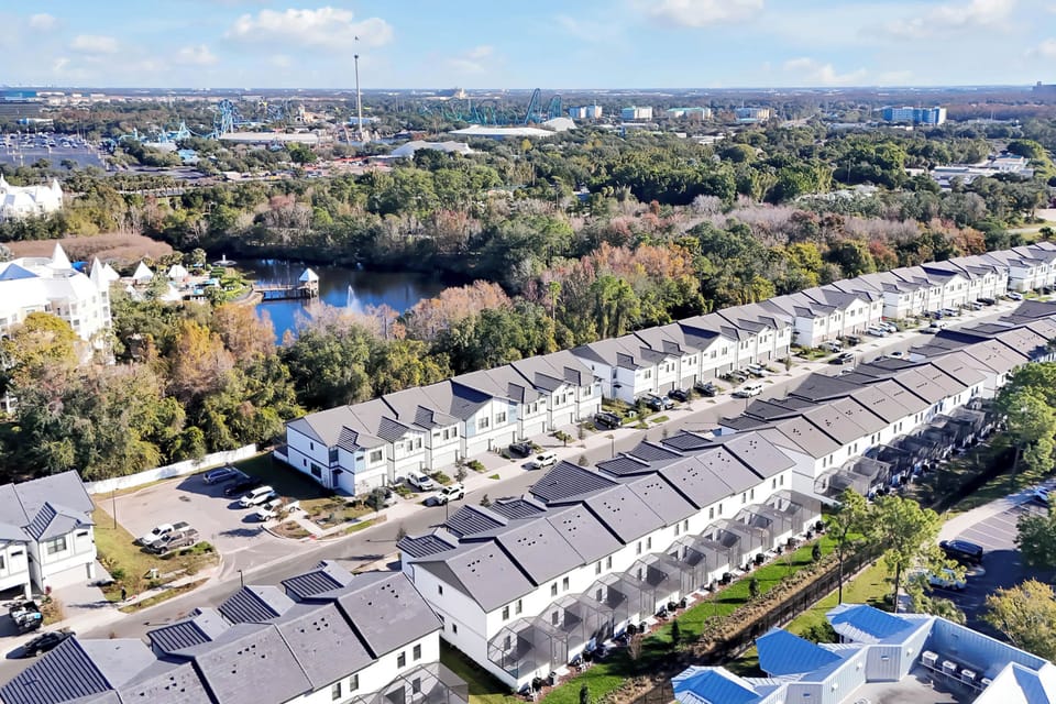Enjoy sweeping views of the Orlando skyline and world-famous rollercoasters right from the neighborhood.