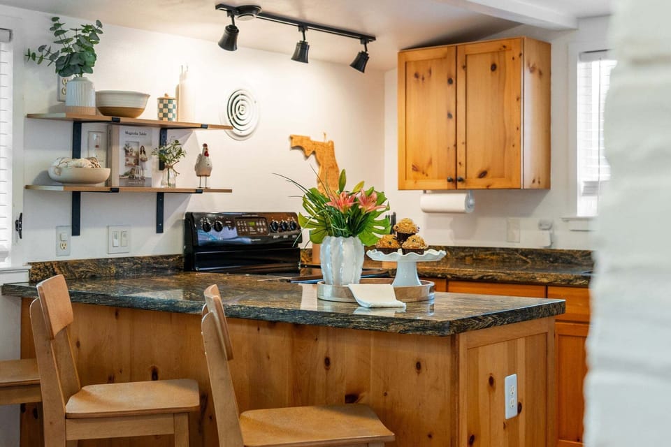 Coffee/tea maker, fridge, microwave, oven