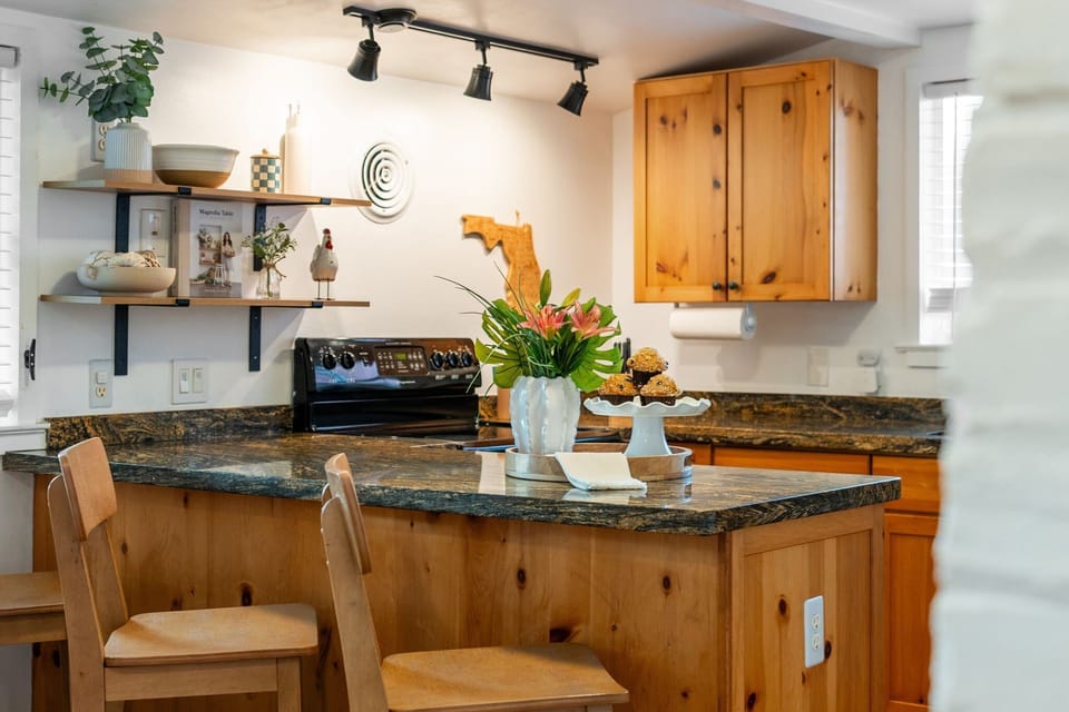 House (3 Bedrooms) | Private kitchen | Fridge, microwave, oven, stovetop
