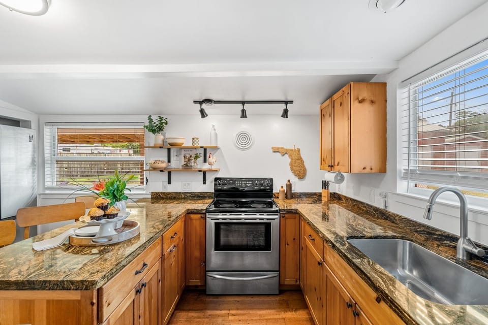House (3 Bedrooms) | Private kitchen | Fridge, microwave, oven, stovetop