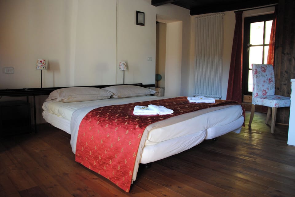 Blackout drapes, iron/ironing board, free WiFi