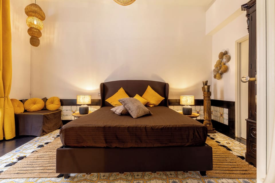 Apartment | Premium bedding, down comforters, desk, laptop workspace