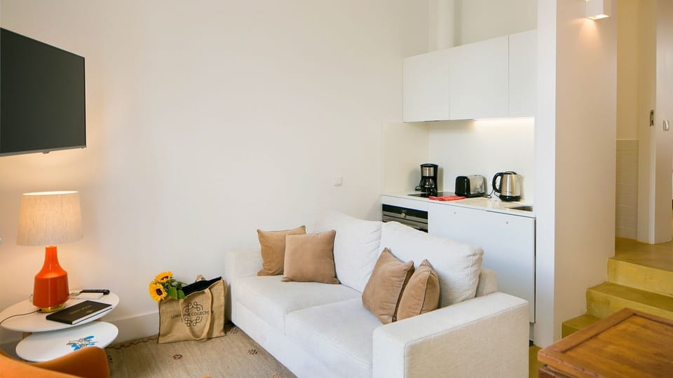 The apartment a small fully equipped kitchenette.
#comfort #portugal #pt #lisbon