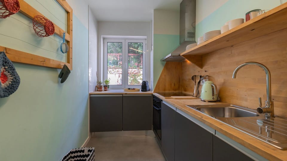Cook with ease in this well-equipped kitchen.
#kitchen #homecook #portugal #pt #lisbon