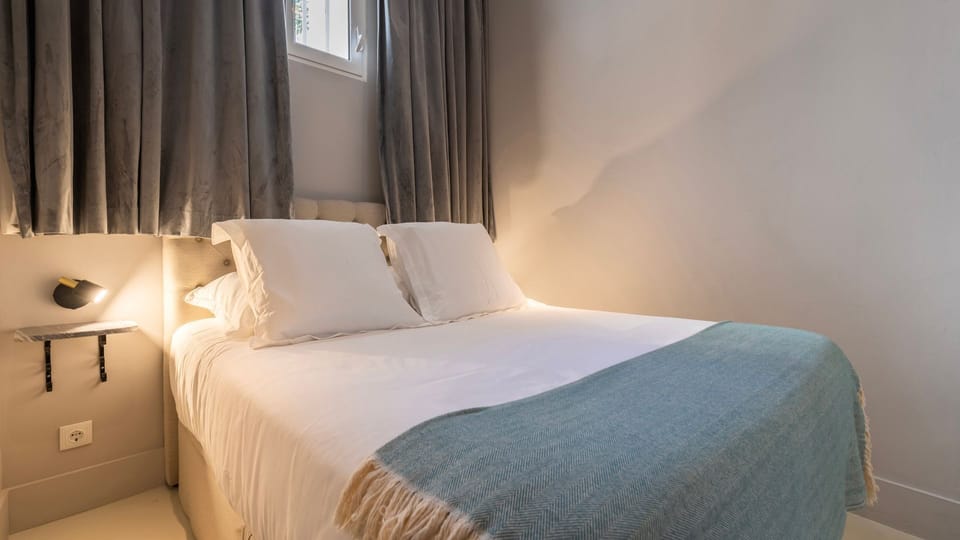 A calm and comfortable bedroom with soft tones and crisp linens, made for recharging between days exploring Lisbon. #CosyBedroom #BairroAlto #LisbonApartment #UrbanStay #portugal #pt #lisbon