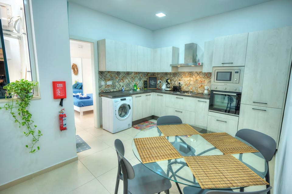 Apartment, Sea View | In-room dining