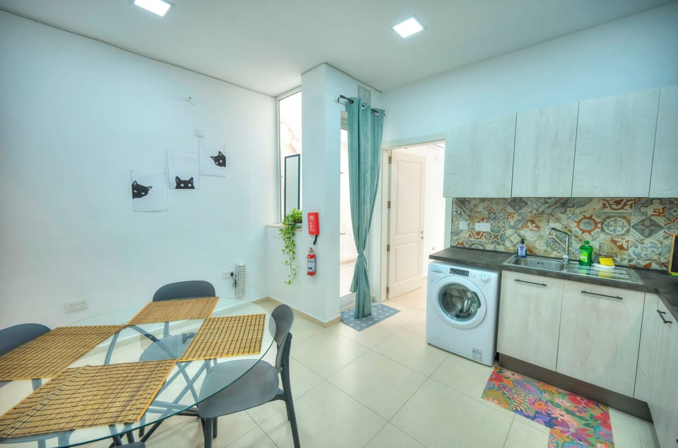 Apartment, Sea View | In-room dining