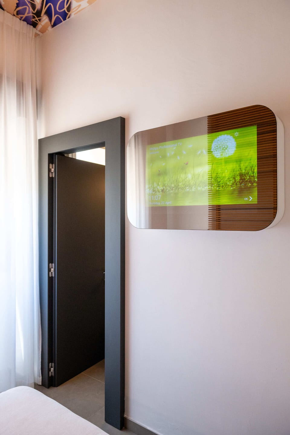 Double Room | In-room safe, desk, WiFi (free)