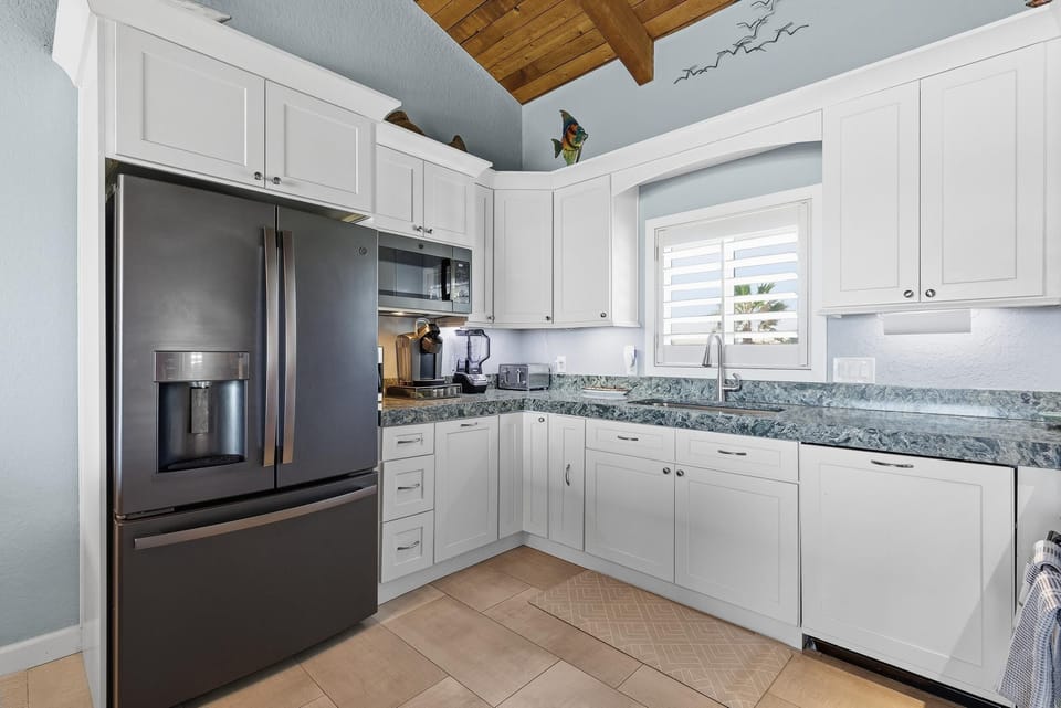 House, Multiple Beds (Sea Dunes Nautilus B7-A) | Private kitchen | Oven