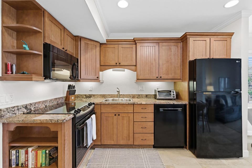House, 1 King Bed with Sofa bed (Sea Dunes Nautilus B7-B) | Private kitchen | Oven