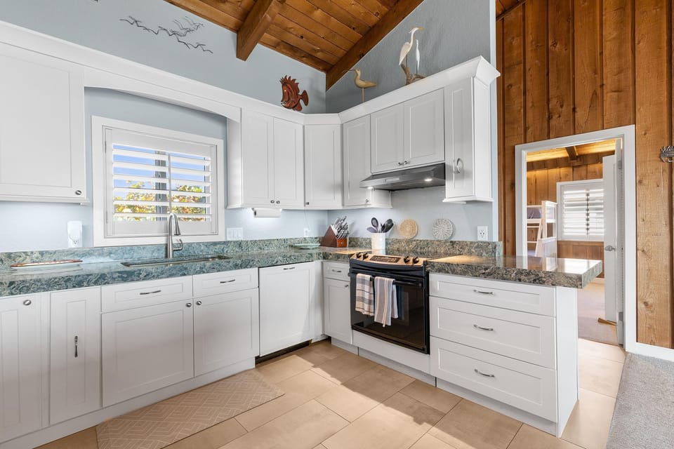 House, Multiple Beds (Sea Dunes Nautilus B7) | Private kitchen | Oven, toaster