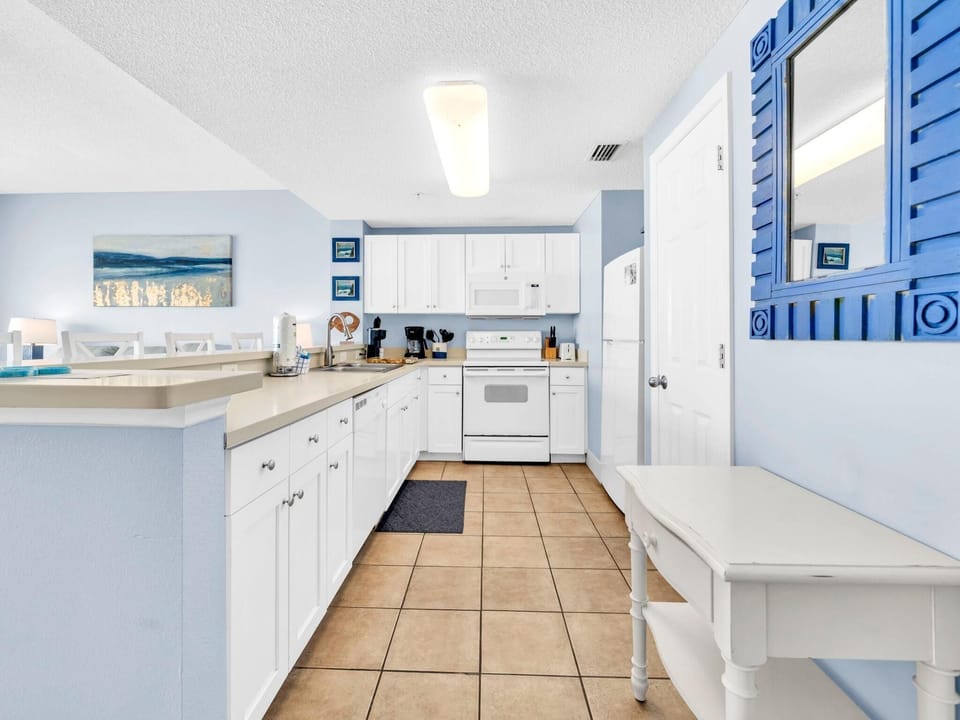 Condo, Multiple Beds (Majestic Beach Towers 1-1906) | Private kitchen | Oven, toaster