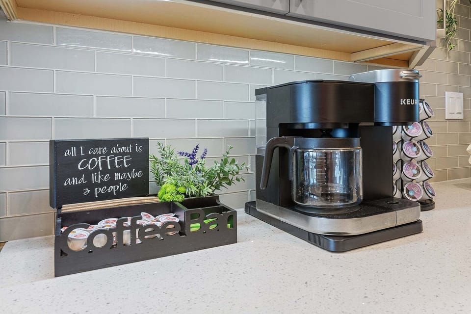 House, Multiple Beds, Ocean View (Daytona White Surf 504-OceanZenn) | Private kitchen