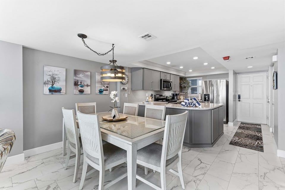 House, Multiple Beds, Ocean View (Daytona White Surf 504-OceanZenn) | In-room dining