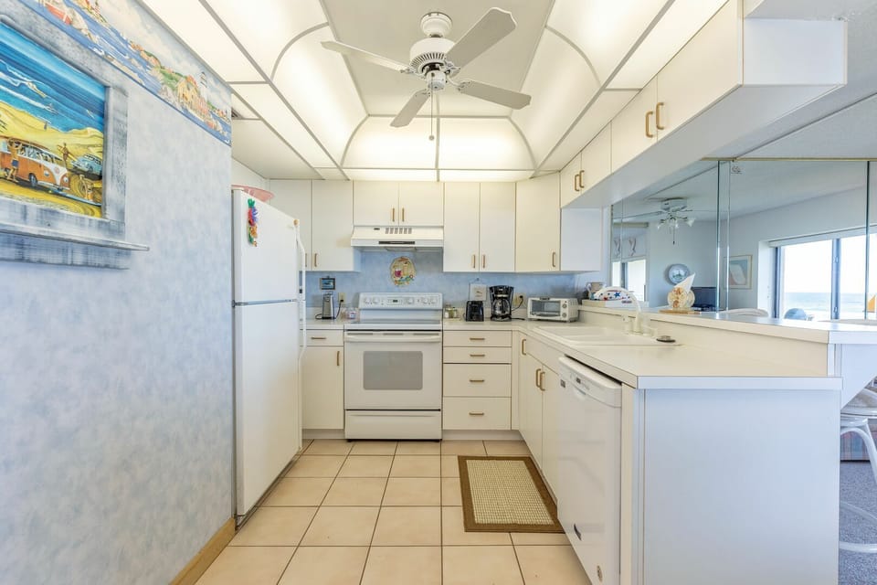 Apartment, 1 King Bed with Sofa bed, Balcony, Ocean View (Errol By The Sea 406) | Private kitchen