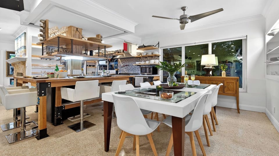 House (5 Bedrooms) | Interior