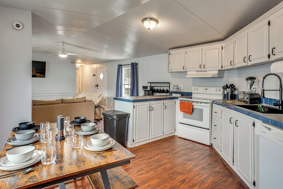 Kitchen | Dining Area | Drip & Keurig Coffee Makers