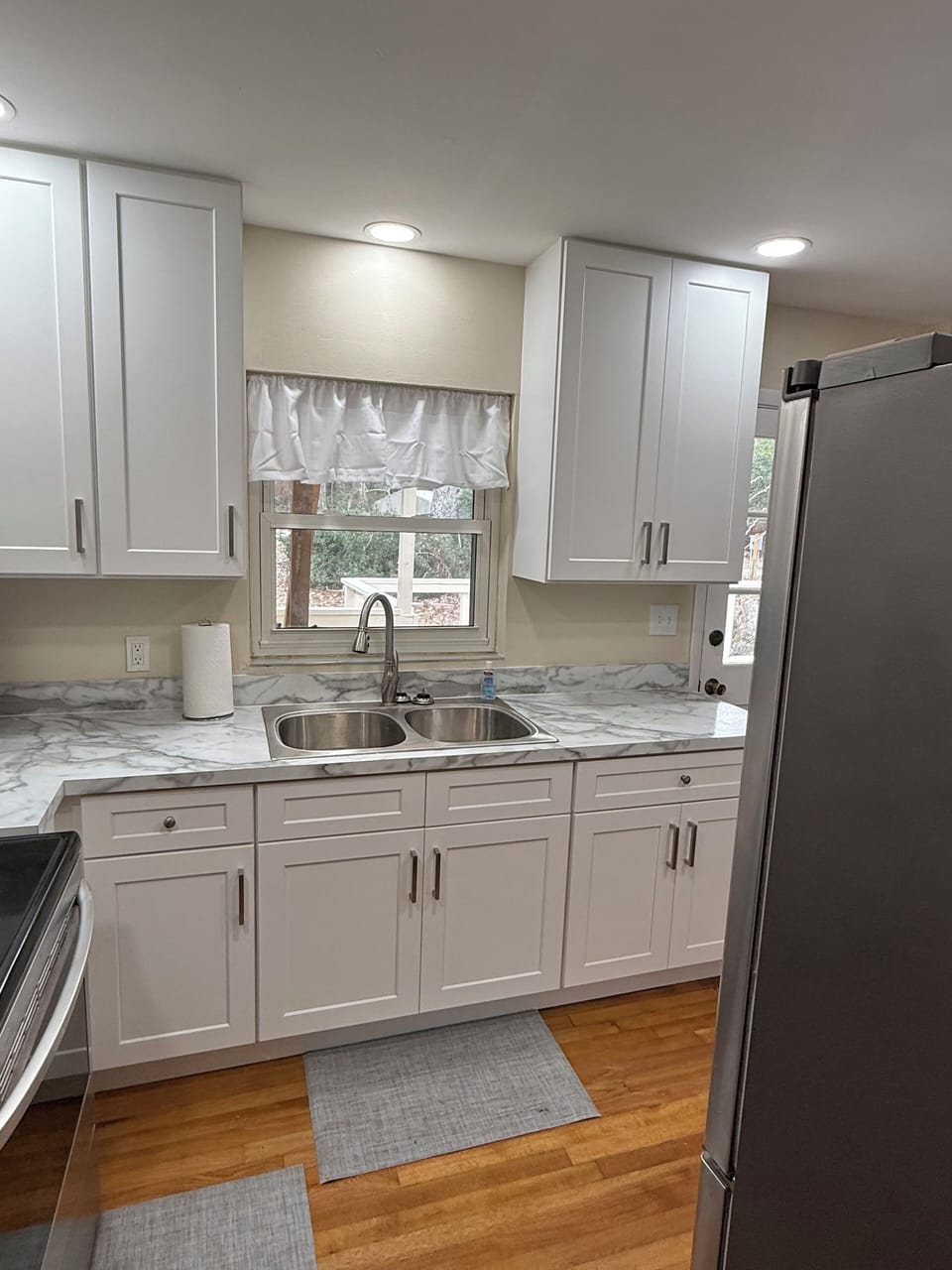 Full kitchen
