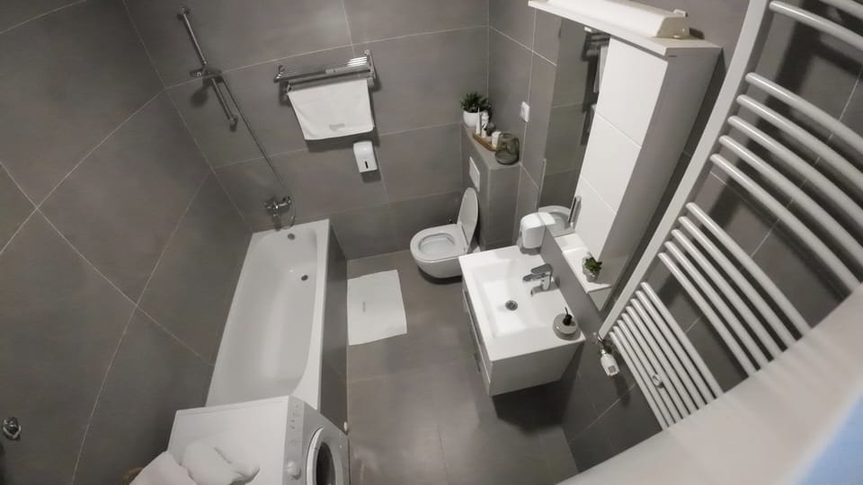 Apartment | Bathroom