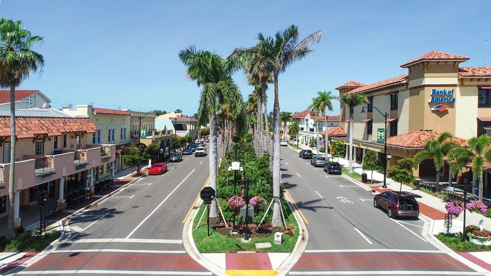 15 minute walk to Historic Downtown Venice