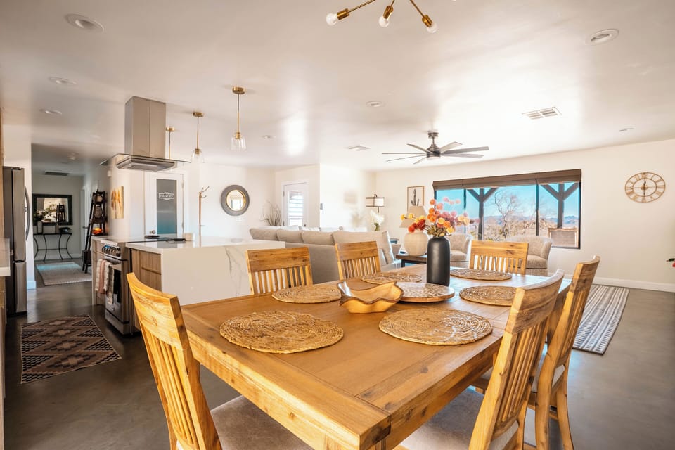 Seating for 10: 6 person dining room table & seating for 4 at island!