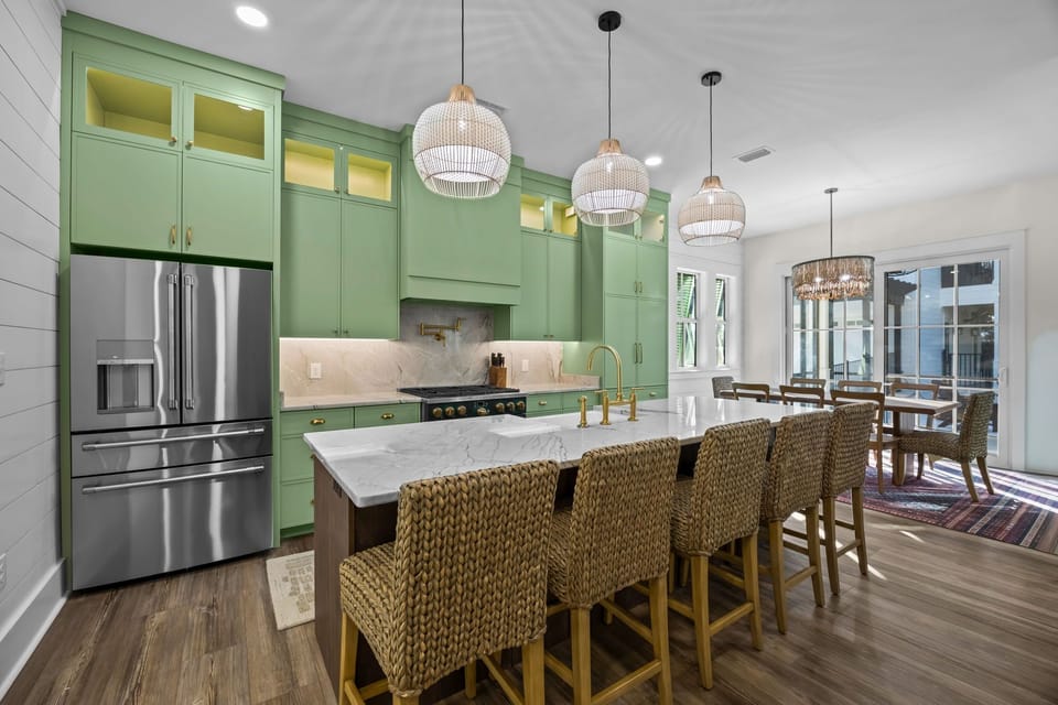 Full kitchen with island seating