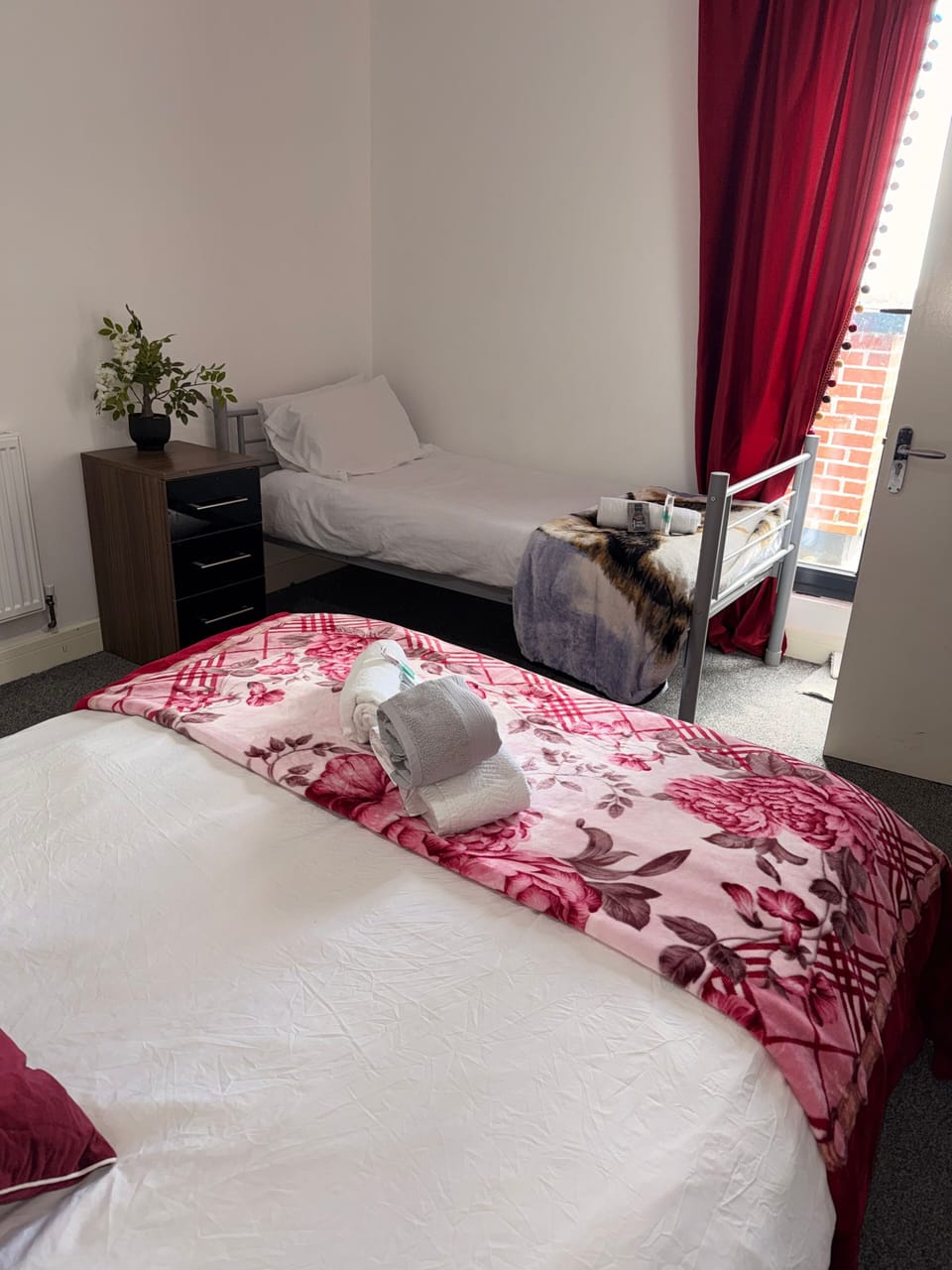 1 Bedroom Flat Apartment With hot tub on the Balcony & City View, Sleeps 4ppl Apartment in Bournemouth