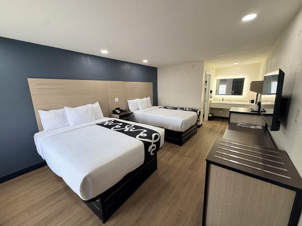 Double Room | Desk, laptop workspace, blackout drapes, iron/ironing board