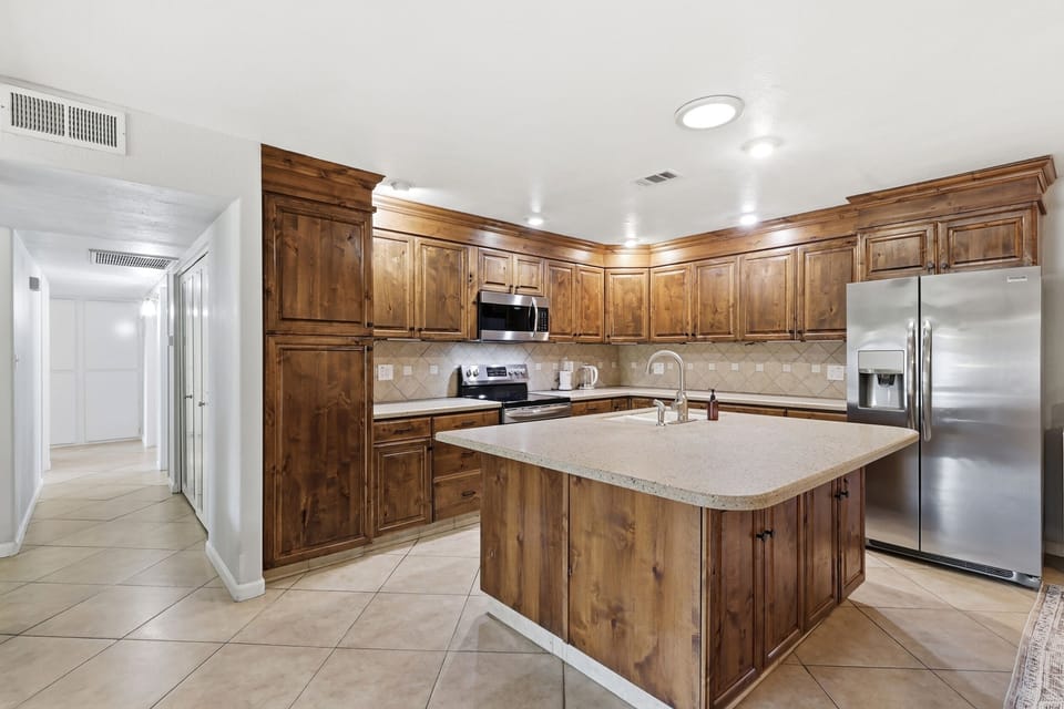Private Full Kitchen