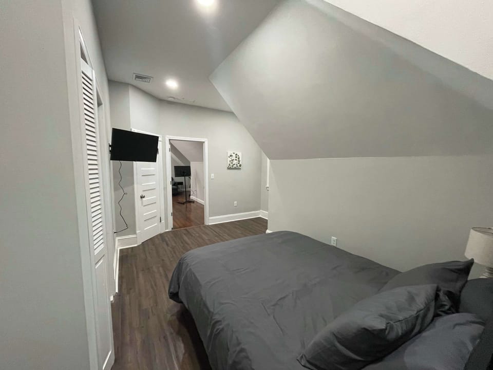 Queen Bedroom 2