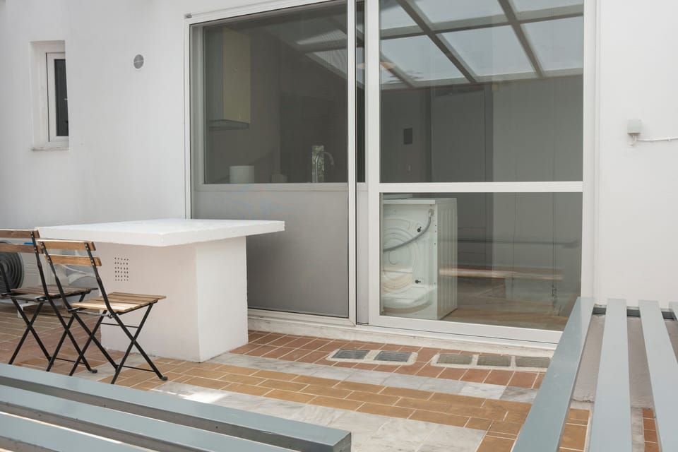 Central Athens apartment with Lycabettus views, balcony and rooftop access
